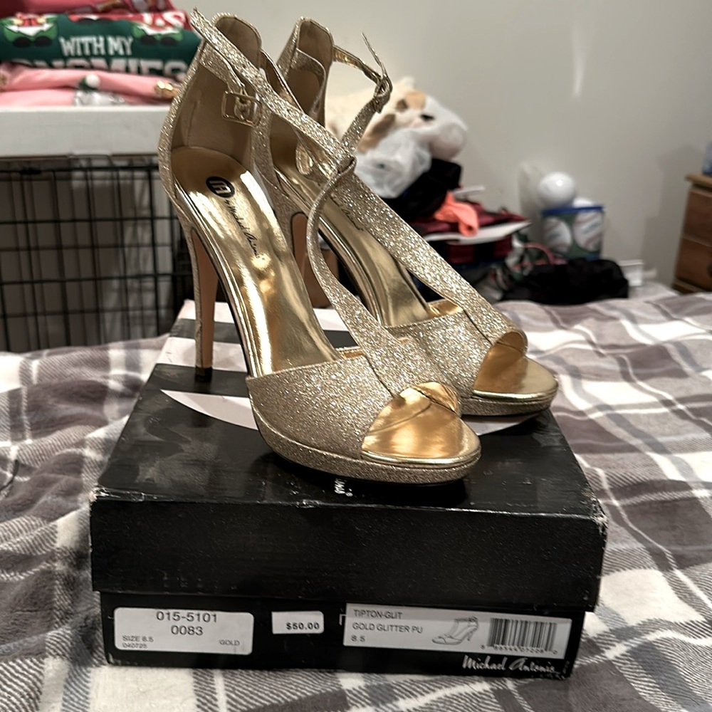 Brand new inbox, gold heels. 8.5